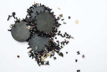 Z czego wykonać uchwyt magnetyczny?